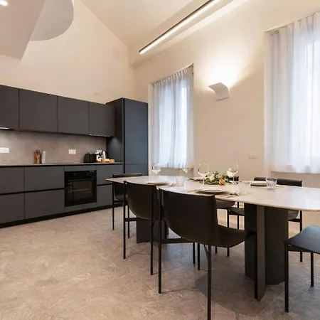 Nerogiardini - Lusso E Design A San Babila * Milão