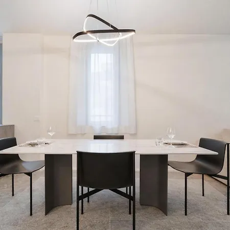 Nerogiardini - Lusso E Design A San Babila Apartmán *